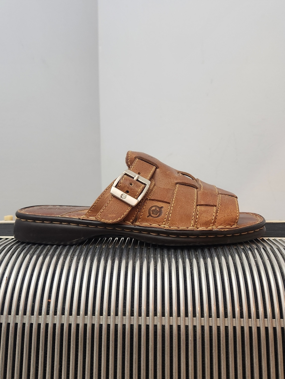 COMFY BORN BROWN LEATHER SANDALS SIZE 6
